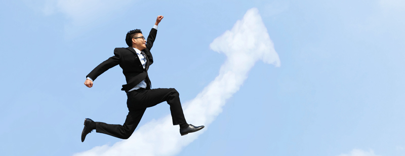 Lernen und wachsen ist wichtig für deinen Erfolg im Network Marketing! Erfolgreicher Mann: Lerne und wachse konstant für deinen Erfolg im Network Marketing